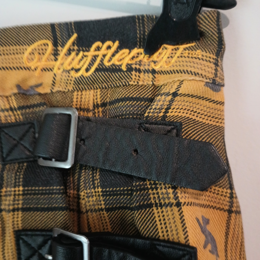 Warner Bros. Hufflepuff Harry Potter Plaid Skirt - Yellow and Black - Picture 3 of 6